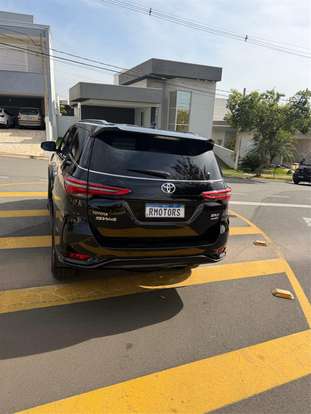 TOYOTA-HILUX SW4-2025