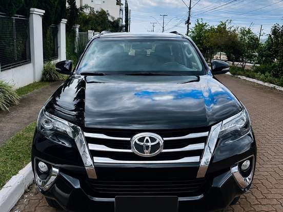 TOYOTA-HILUX SW4-2.8 SRX 4X4 7 LUGARES 16V TURBO INTERCOOLER DIESEL 4P AUTOMÁTICO TOYOTA-HILUX SW4-2016