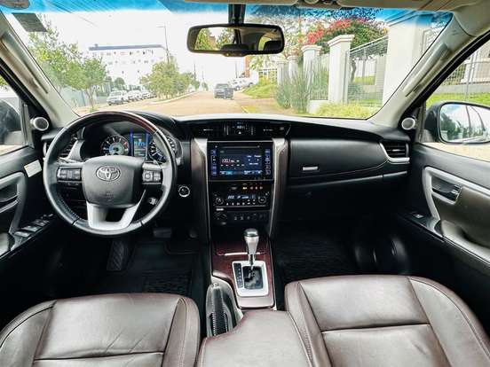 TOYOTA-HILUX SW4-2016