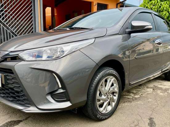 TOYOTA-YARIS-2022