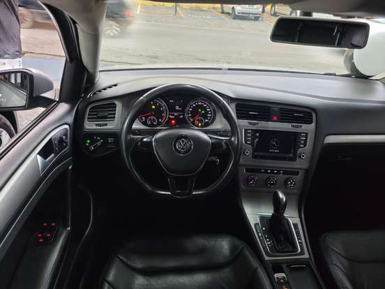 VOLKSWAGEN-GOLF-2014