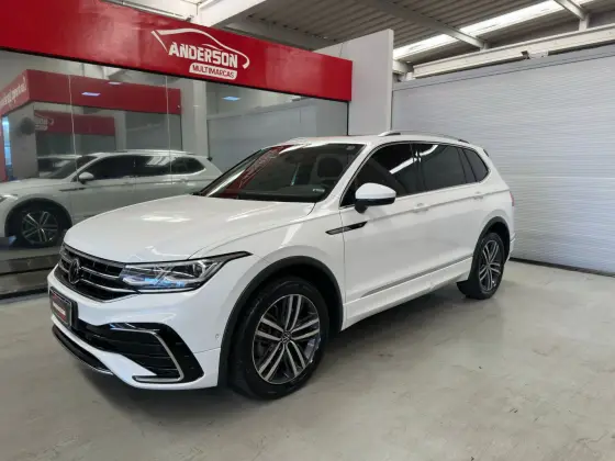 VOLKSWAGEN TIGUAN 2.0 300 TSI GASOLINA ALLSPACE R-LINE AUTOMÁTICO VOLKSWAGEN TIGUAN 2.0 300 TSI GASOLINA ALLSPACE R-LINE AUTOMÁTICO