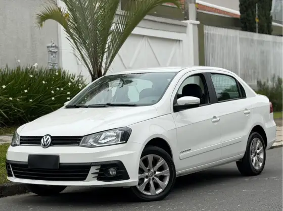 VOLKSWAGEN VOYAGE 1.6 MSI TOTALFLEX HIGHLINE 4P I-MOTION VOLKSWAGEN VOYAGE 1.6 MSI TOTALFLEX HIGHLINE 4P I-MOTION