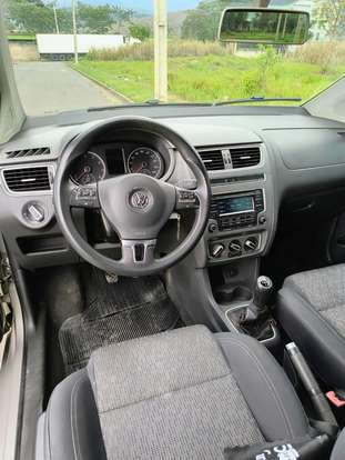 VOLKSWAGEN-FOX-2014