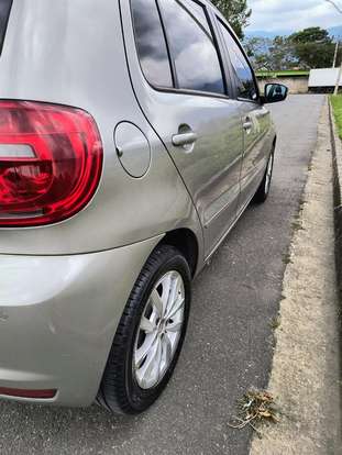 VOLKSWAGEN-FOX-1.0 MI 8V FLEX 4P MANUAL VOLKSWAGEN-FOX-2014