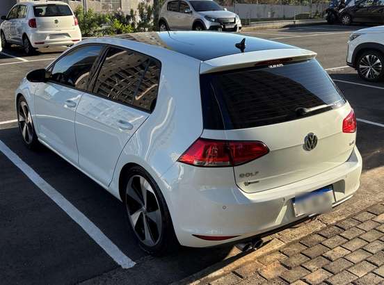 VOLKSWAGEN-GOLF-2017