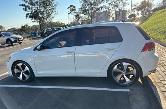 VOLKSWAGEN-GOLF-2017