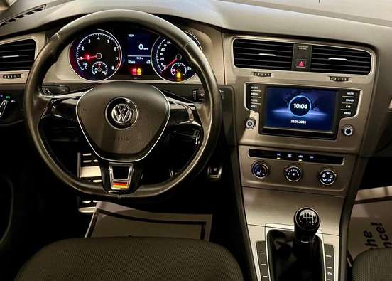 VOLKSWAGEN-GOLF-2017