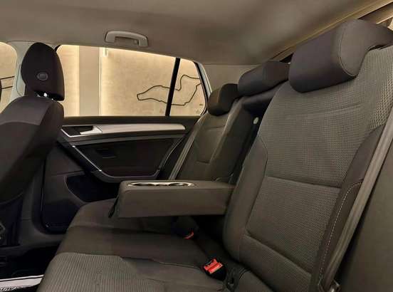 VOLKSWAGEN-GOLF-2017