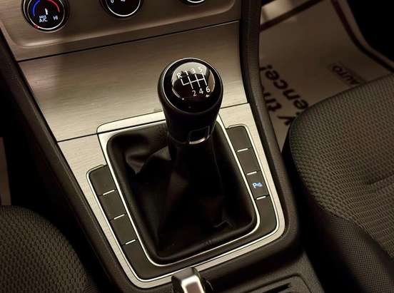 VOLKSWAGEN-GOLF-2017