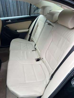 VOLKSWAGEN-JETTA-2011