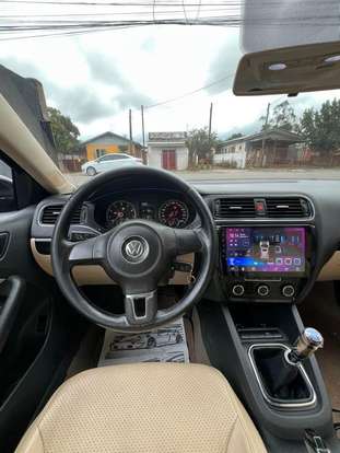 VOLKSWAGEN-JETTA-2011