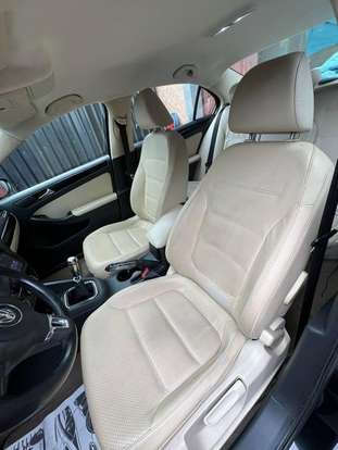 VOLKSWAGEN-JETTA-2011