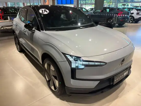 VOLVO-EX30-2024