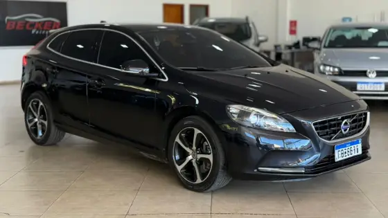 VOLVO V40 2.0 T4 COMFORT TURBO GASOLINA 4P AUTOMÁTICO