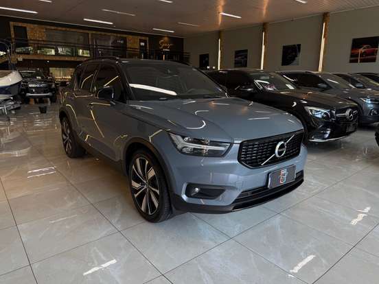 VOLVO-XC40-2021