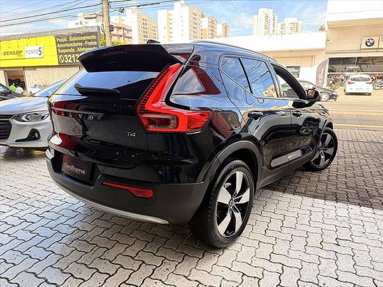 VOLVO-XC40-2020