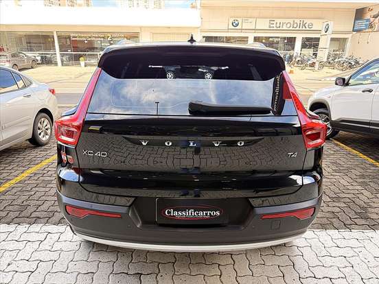 VOLVO-XC40-2020
