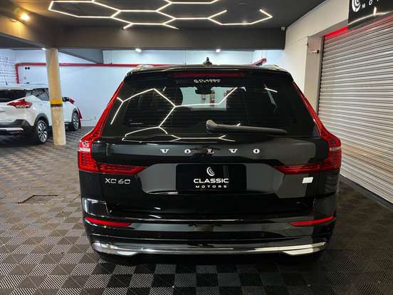 VOLVO-XC60-2022