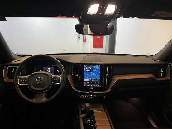 VOLVO-XC60-2022
