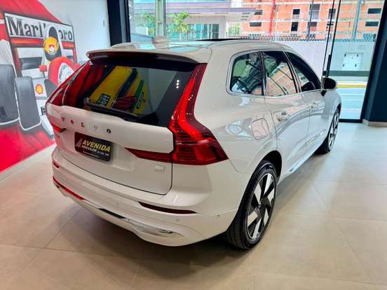 VOLVO-XC60-2024