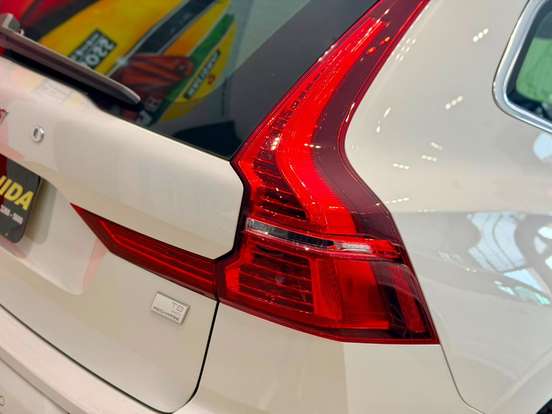 VOLVO-XC60-2024