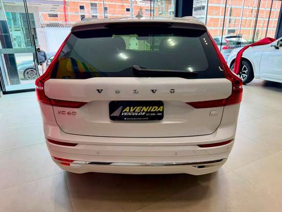 VOLVO-XC60-2024
