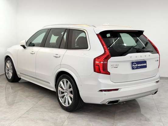 VOLVO-XC90-2017