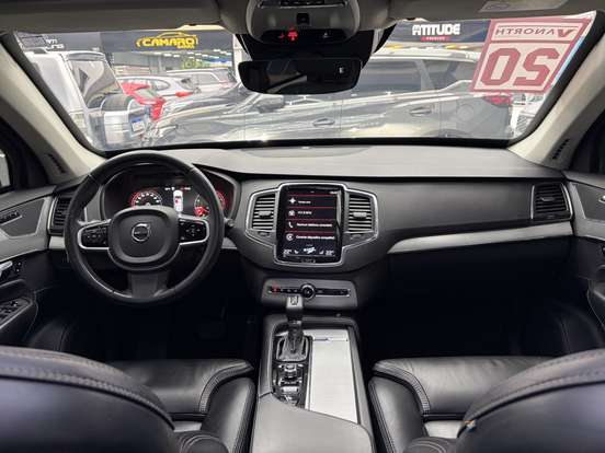 VOLVO-XC90-2020