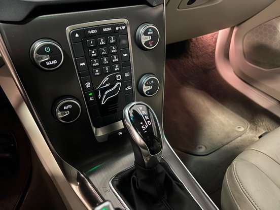 VOLVO-V40-2013