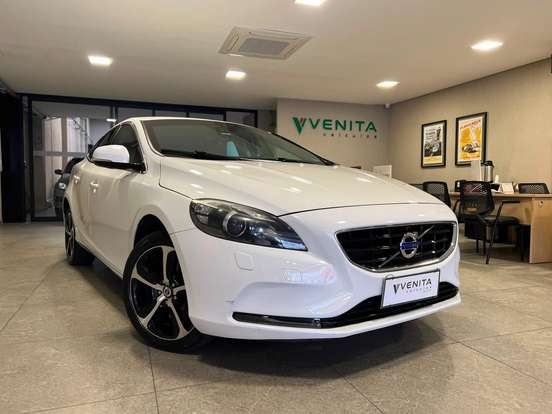 VOLVO-V40-2013