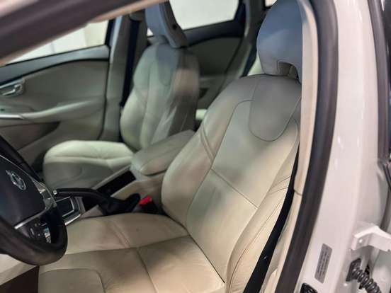 VOLVO-V40-2.0 T4 DYNAMIC TURBO GASOLINA 4P AUTOMÁTICO VOLVO-V40-2013
