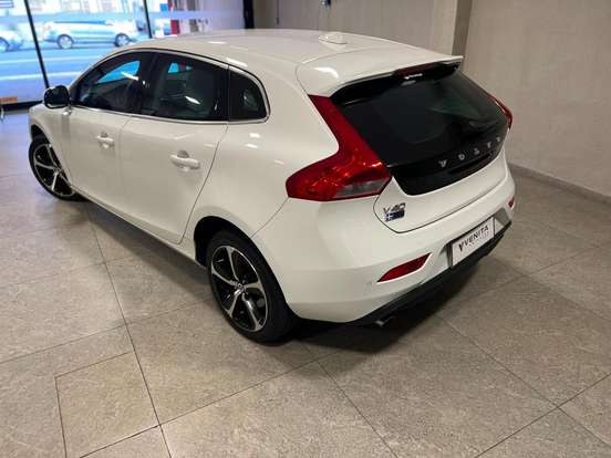 VOLVO-V40-2.0 T4 DYNAMIC TURBO GASOLINA 4P AUTOMÁTICO VOLVO-V40-2013