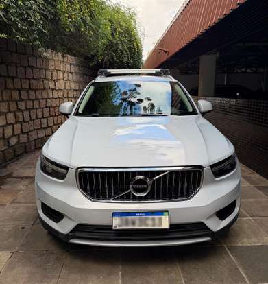 VOLVO-XC40-2021