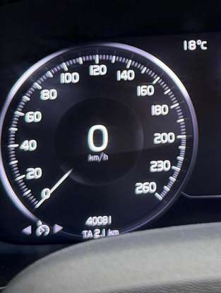 VOLVO-XC40-2021
