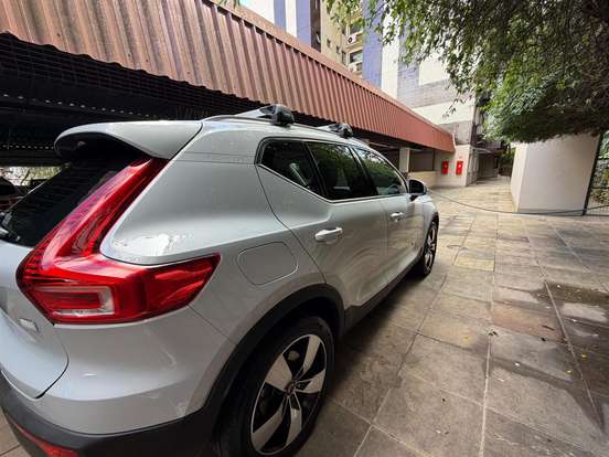 VOLVO-XC40-2021