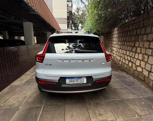 VOLVO-XC40-2021