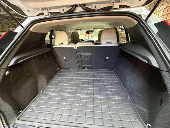VOLVO-XC40-2021