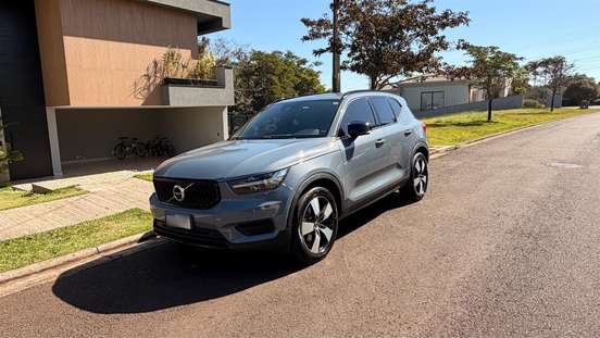 VOLVO-XC40-2020