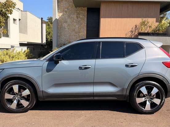 VOLVO-XC40-2.0 T4 GASOLINA MOMENTUM GEARTRONIC VOLVO-XC40-2020