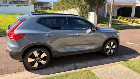 VOLVO-XC40-2020