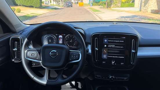 VOLVO-XC40-2020
