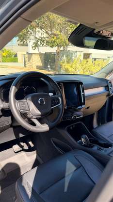 VOLVO-XC40-2020