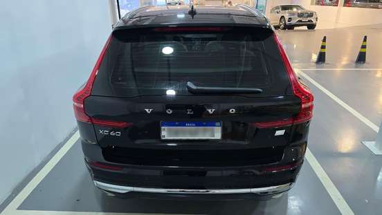 VOLVO-XC60-2023