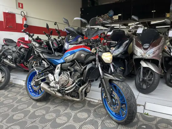 YAMAHA-MT-07-2015