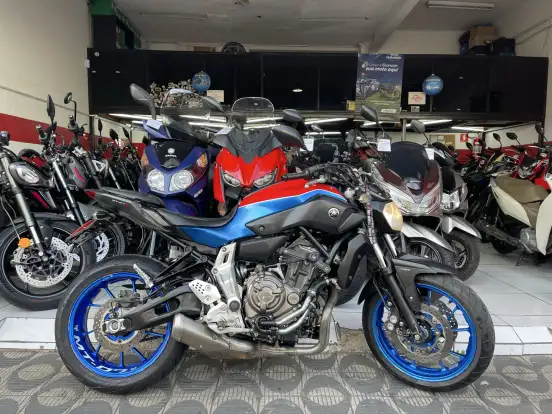 YAMAHA-MT-07-2015