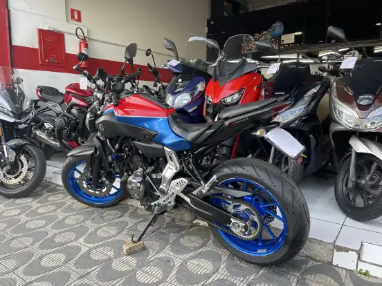 YAMAHA-MT-07-2015