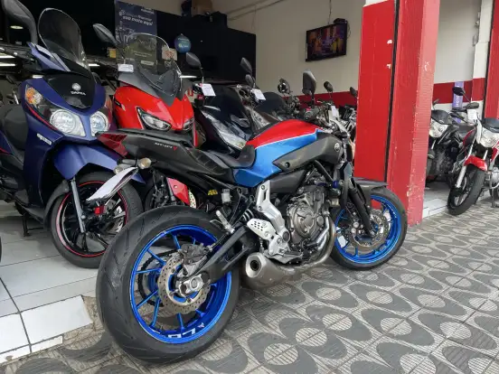 YAMAHA-MT-07-2015