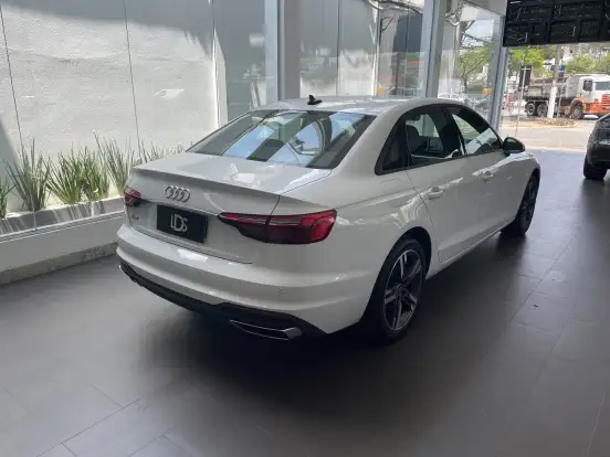 AUDI-A4-2022