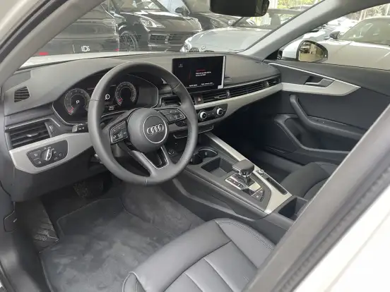 AUDI-A4-2022